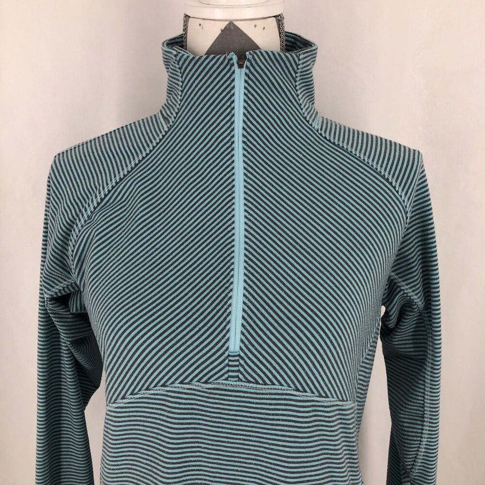 Columbia Layer First Omni-Wick 1/2 Zip Pull Over Shirt Blue Striped AL6950 Large